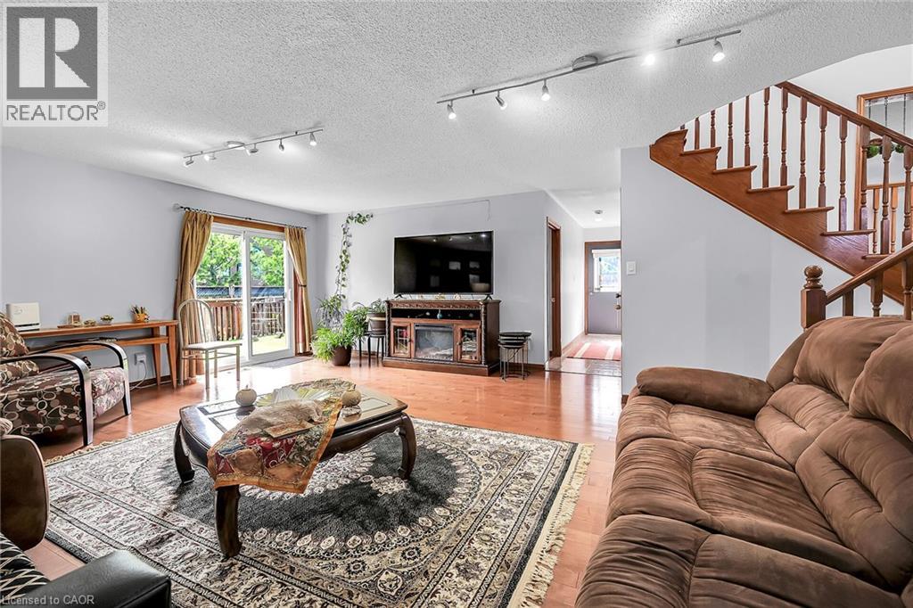 Photo 38 of 140 Solomon Crescent, Hamilton ON
