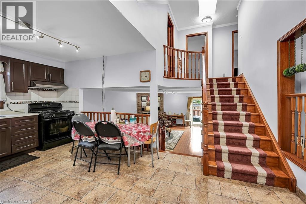 Photo 17 of 140 Solomon Crescent, Hamilton ON