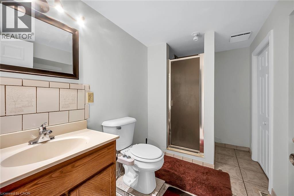 Photo 6 of 140 Solomon Crescent, Hamilton ON