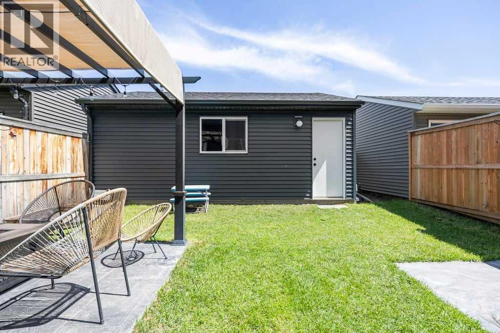 Photo 32 of 42 Wolf Creek Manor Se, Calgary AB