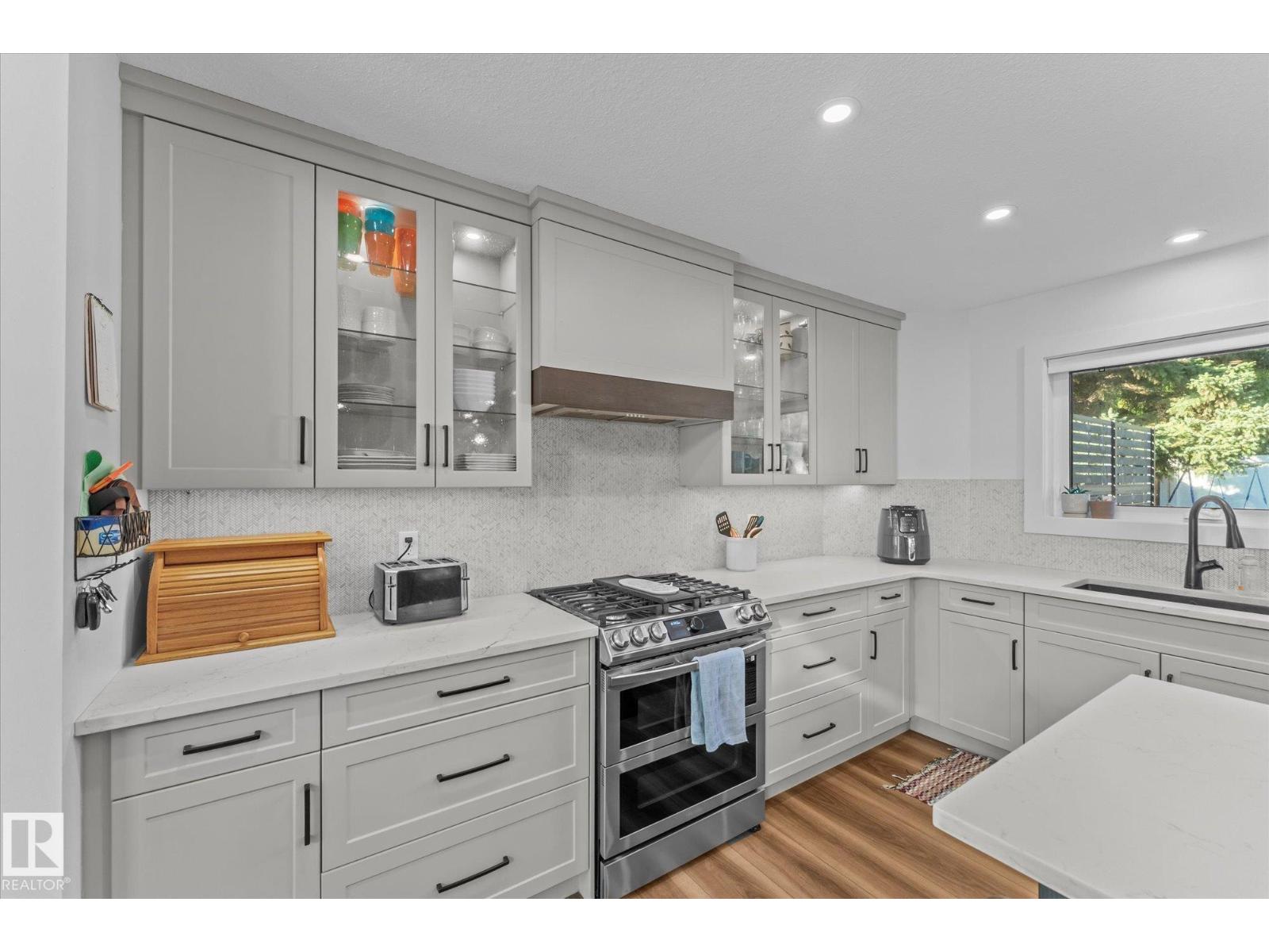 Photo 12 of 15603 64 St Nw, Edmonton AB