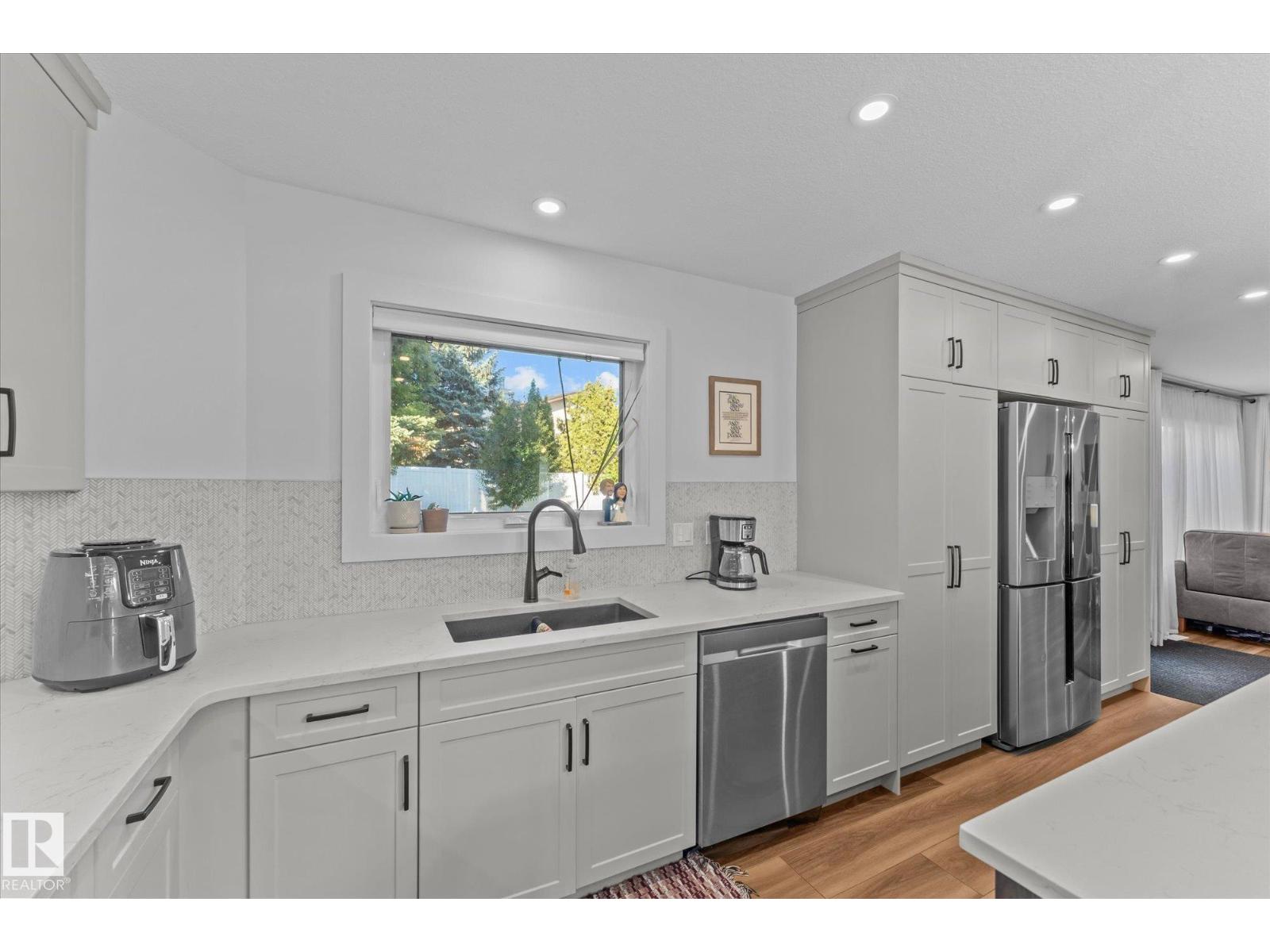 Photo 13 of 15603 64 St Nw, Edmonton AB