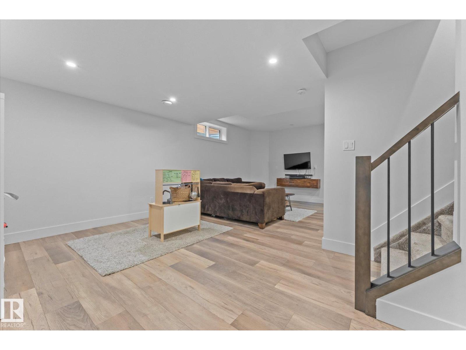 Photo 37 of 15603 64 St Nw, Edmonton AB