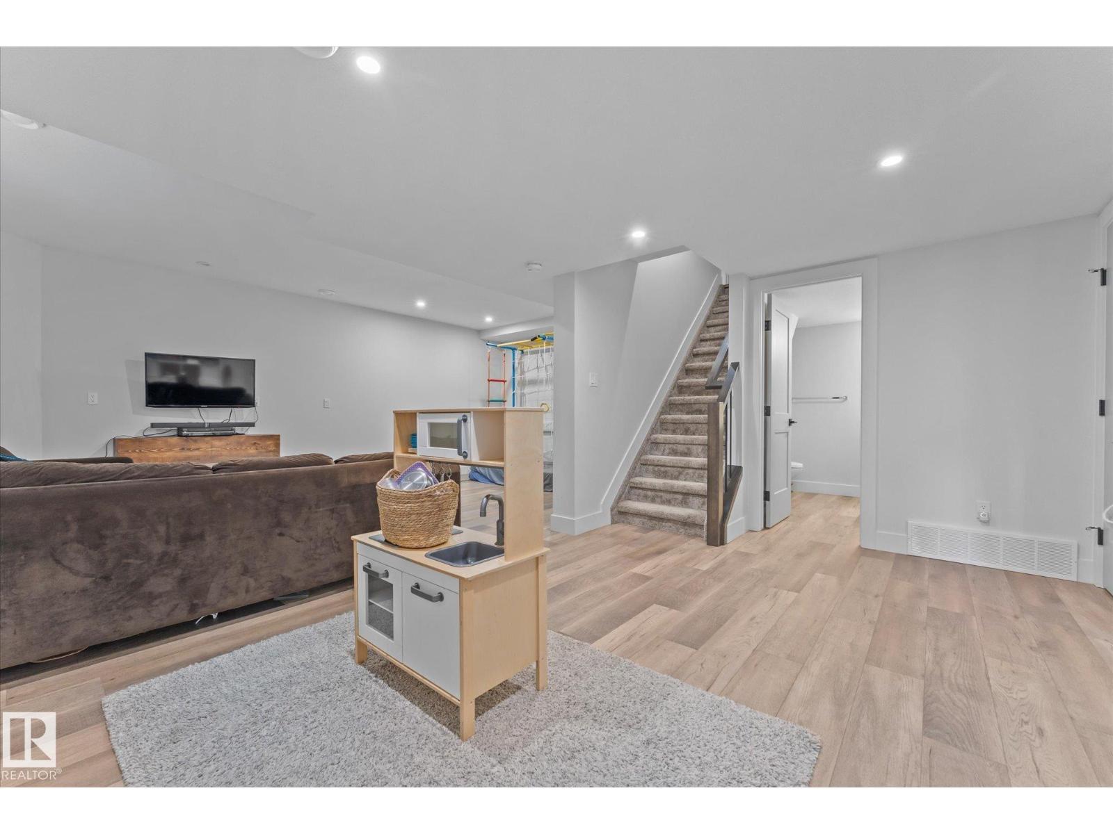 Photo 38 of 15603 64 St Nw, Edmonton AB