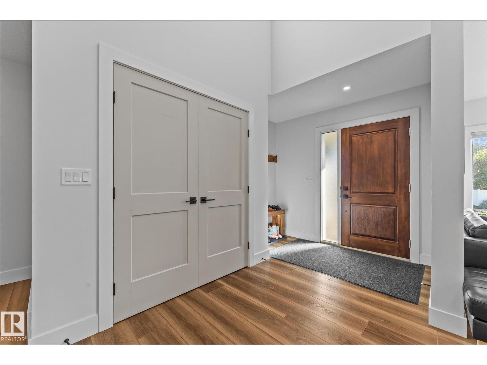 Photo 3 of 15603 64 St Nw, Edmonton AB