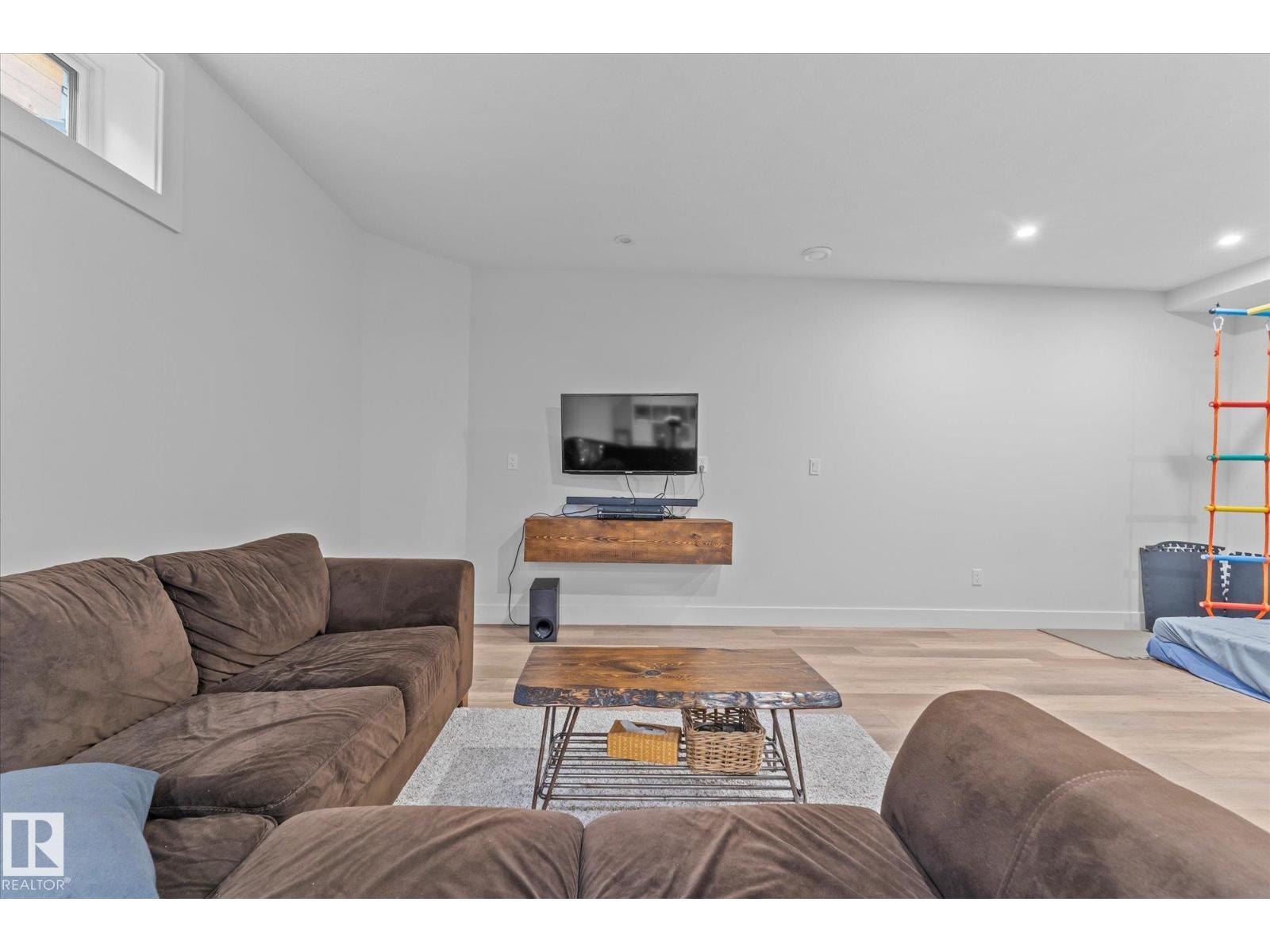 Photo 39 of 15603 64 St Nw, Edmonton AB