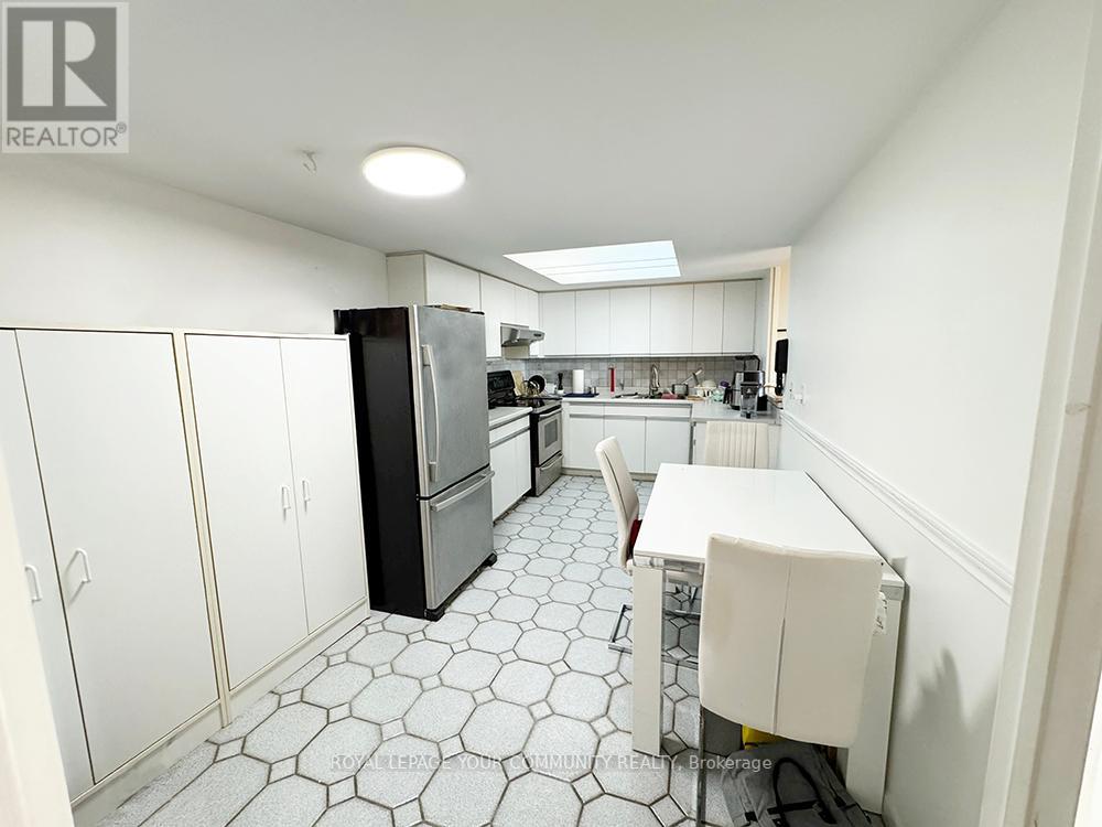 Photo 11 of 1507 20 Baif Boulevard, Richmond Hill ON