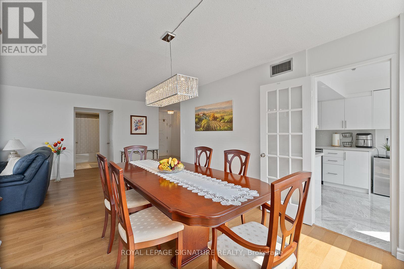 Photo 13 of 524 25 Austin Drive, Markham ON