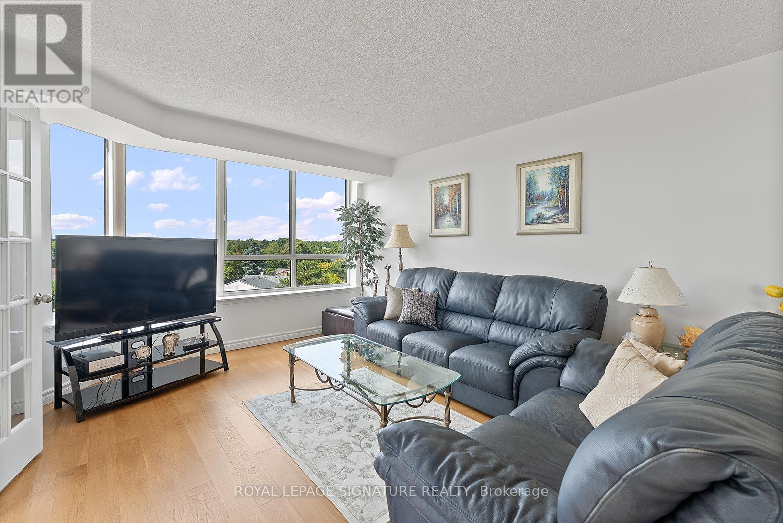 Photo 5 of 524 25 Austin Drive, Markham ON