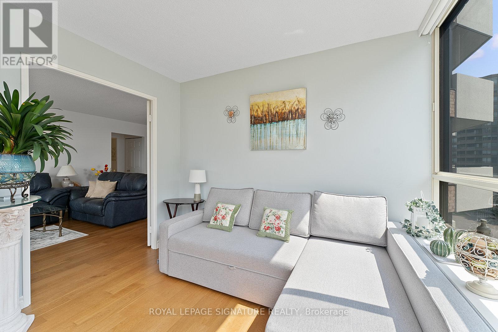 Photo 8 of 524 25 Austin Drive, Markham ON