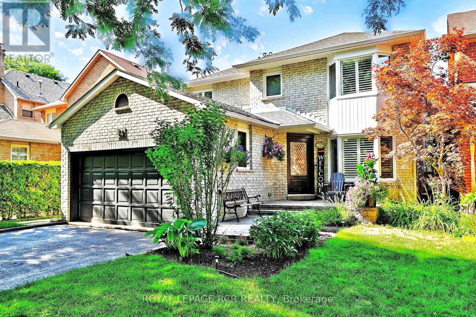 Photo 1 of 24 Murdock Avenue, Aurora ON