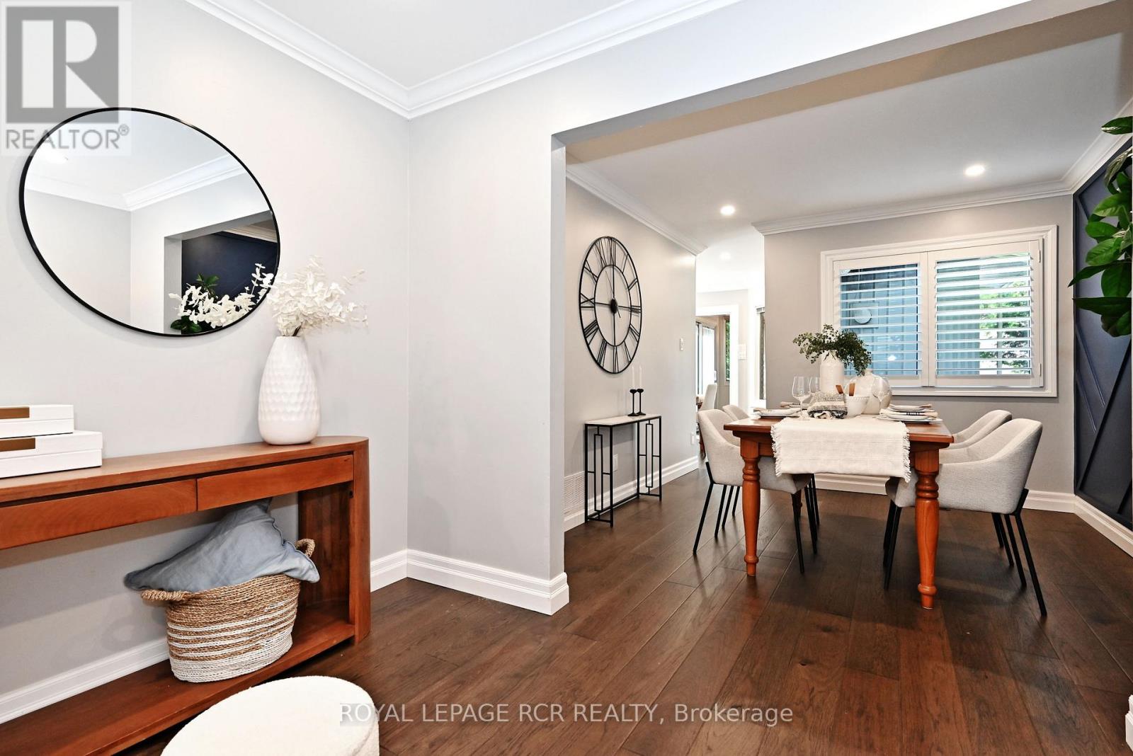 Photo 10 of 24 Murdock Avenue, Aurora ON