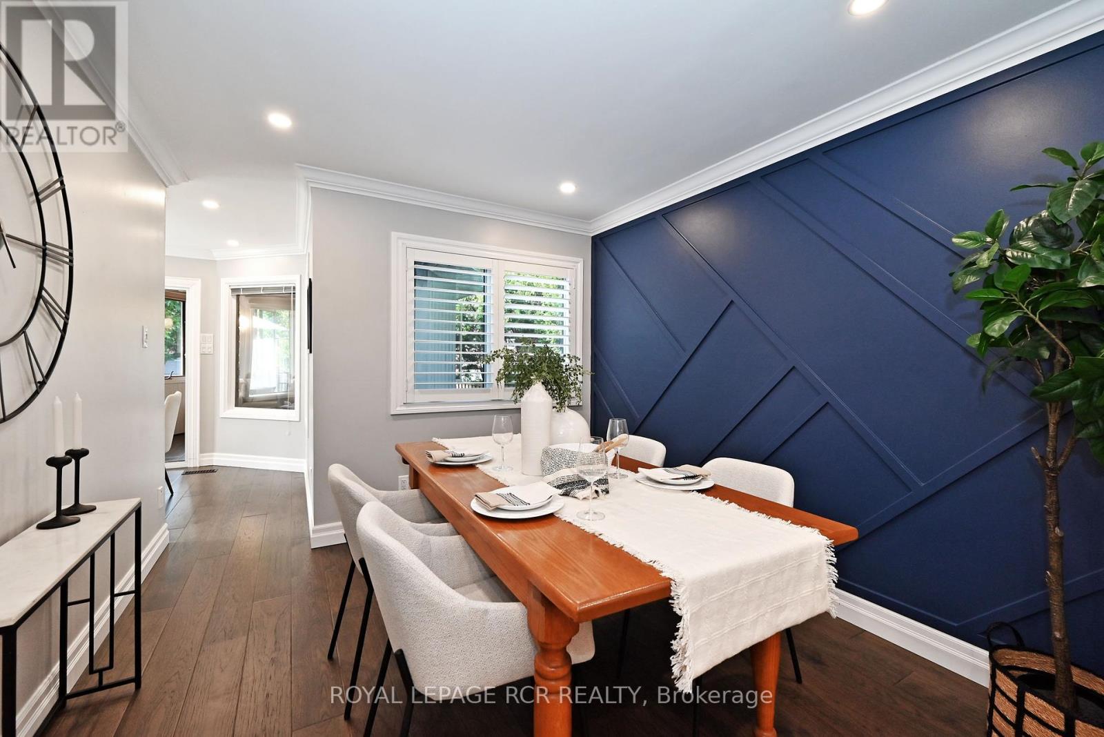 Photo 11 of 24 Murdock Avenue, Aurora ON