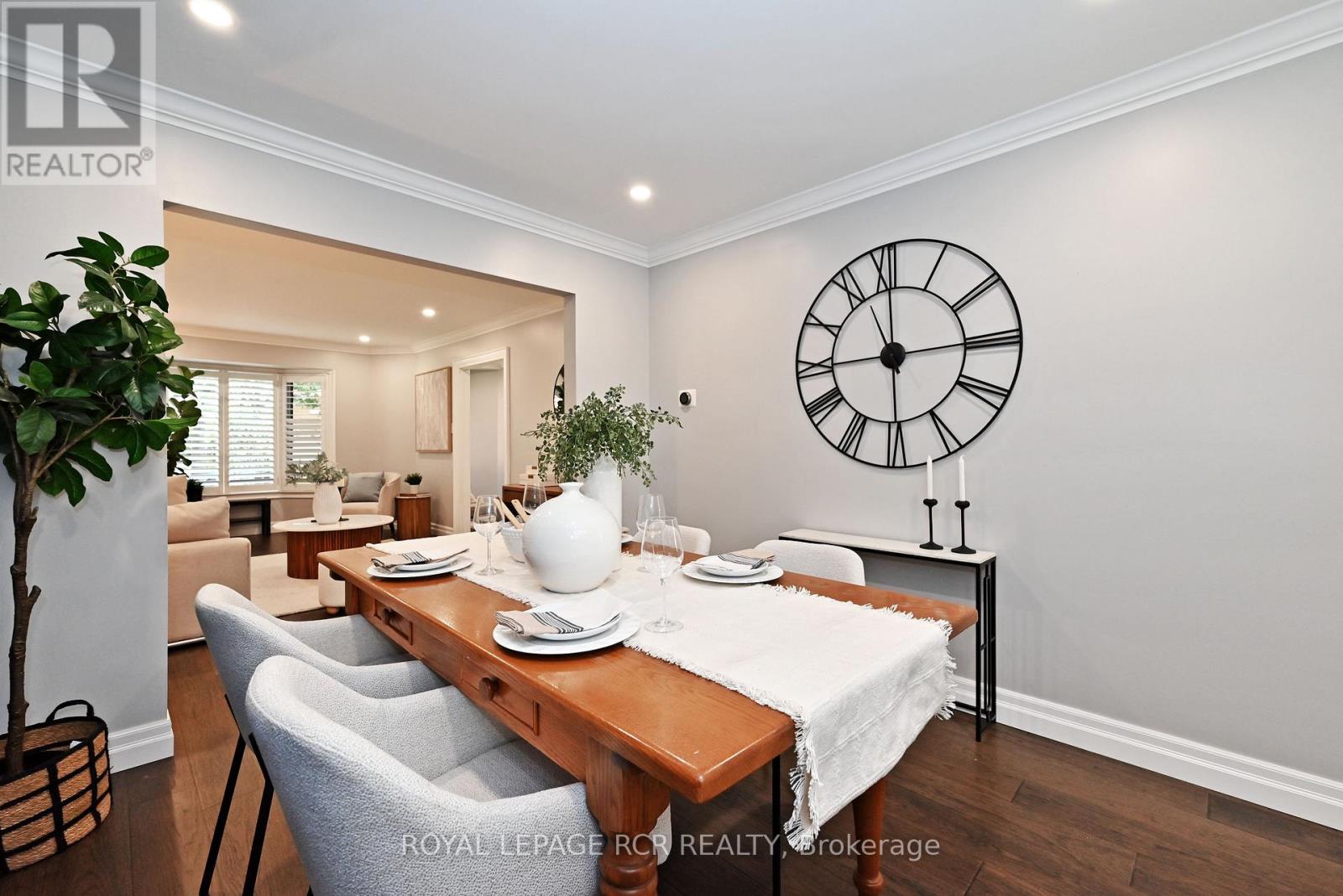 Photo 13 of 24 Murdock Avenue, Aurora ON