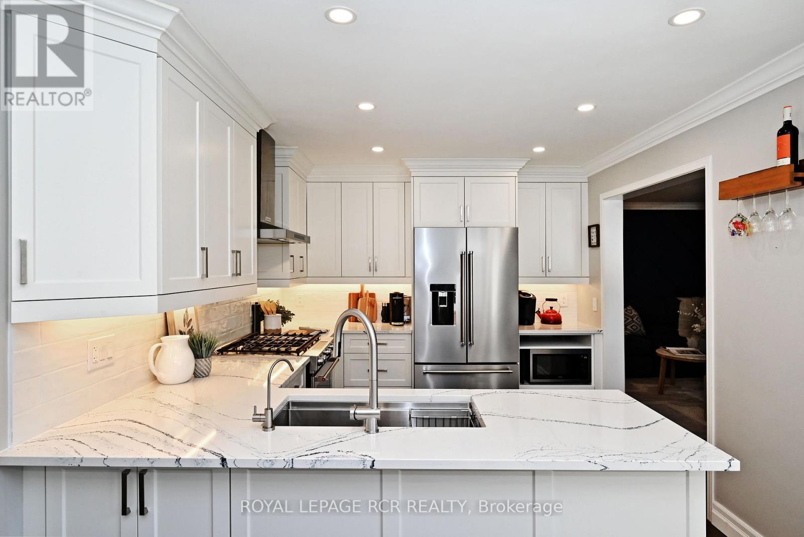 Photo 15 of 24 Murdock Avenue, Aurora ON