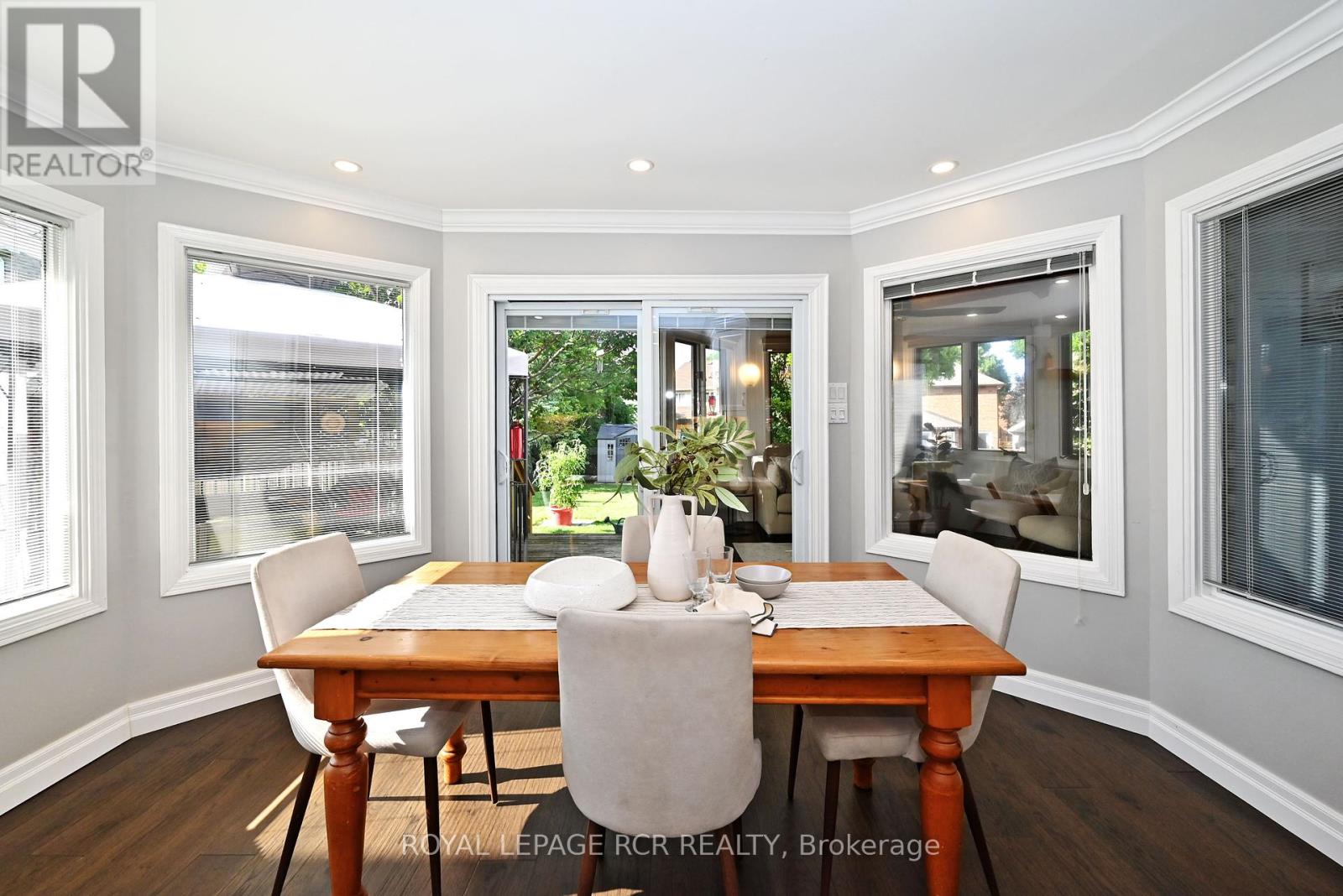 Photo 17 of 24 Murdock Avenue, Aurora ON