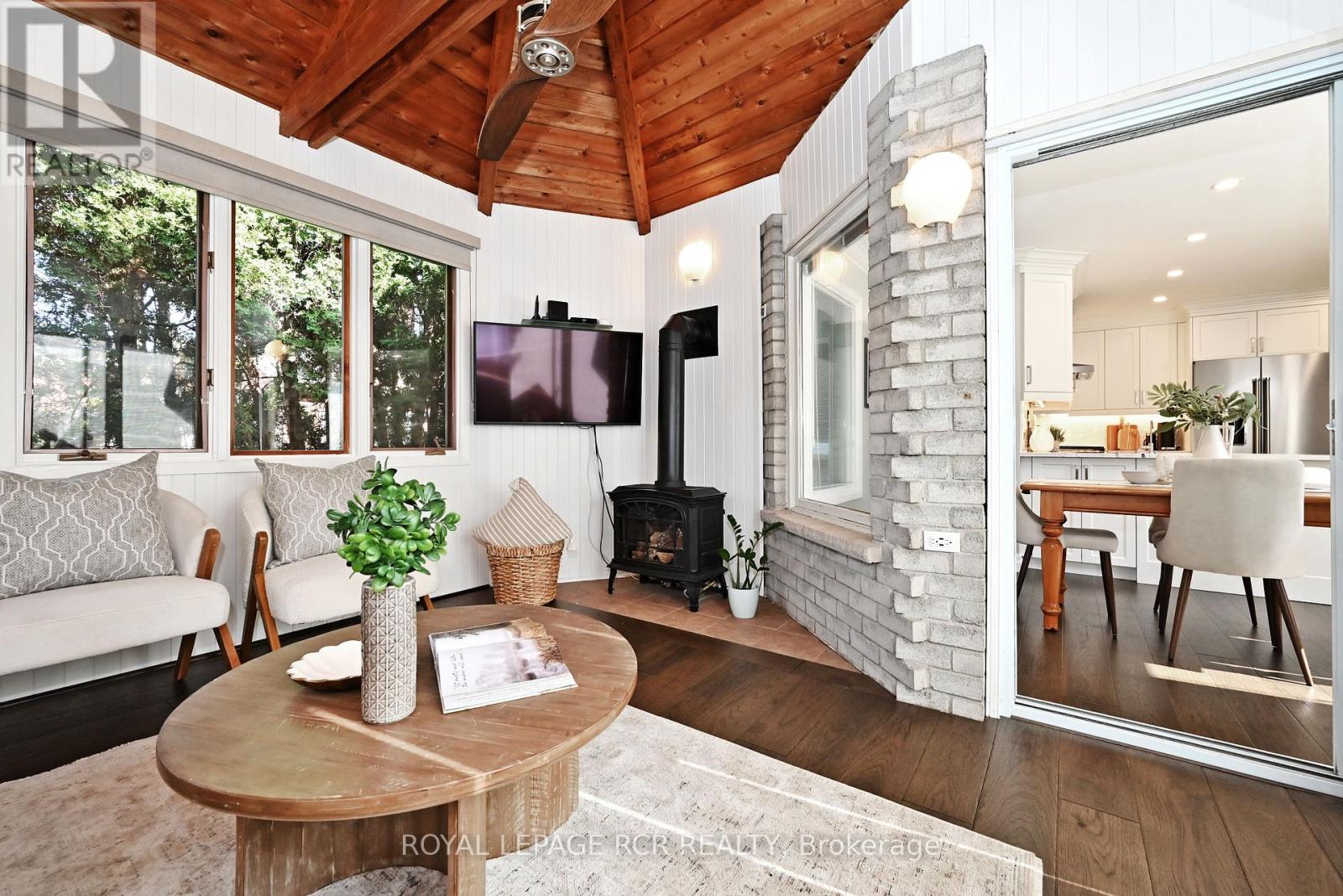 Photo 19 of 24 Murdock Avenue, Aurora ON