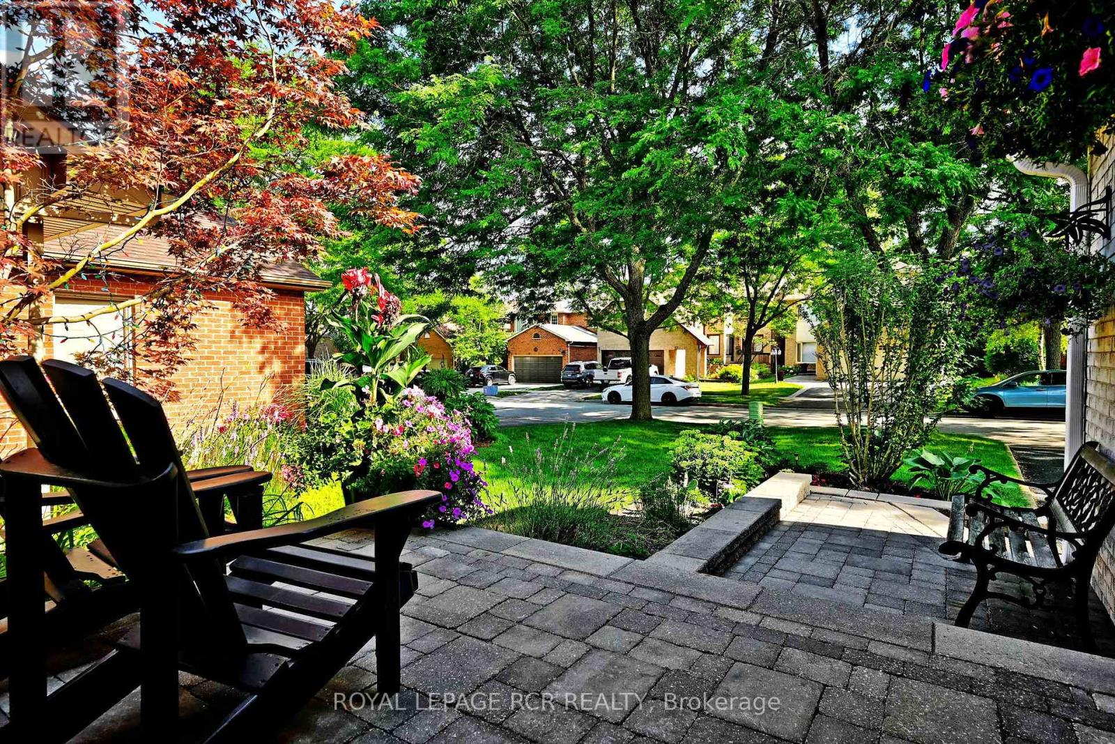 Photo 2 of 24 Murdock Avenue, Aurora ON