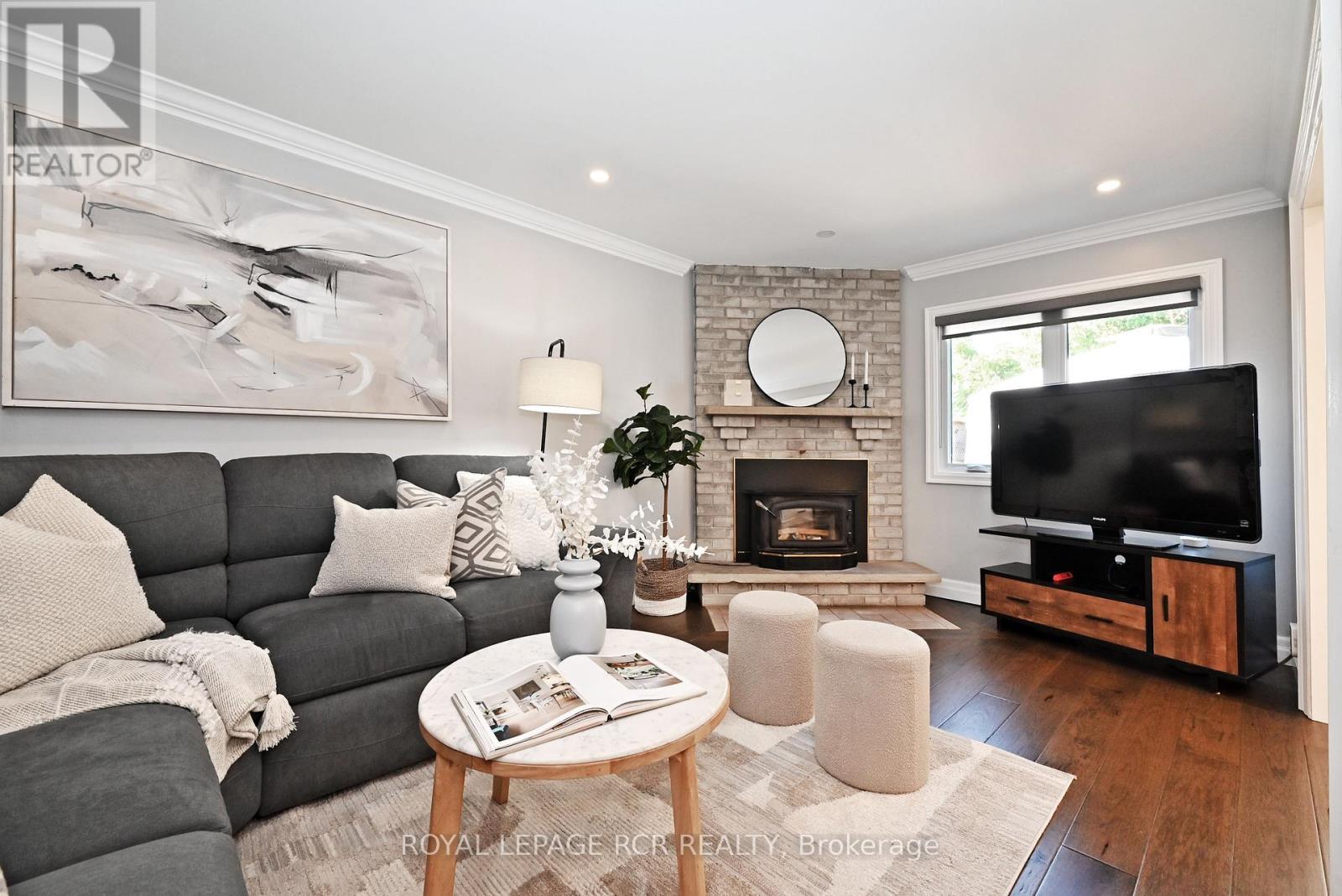 Photo 20 of 24 Murdock Avenue, Aurora ON