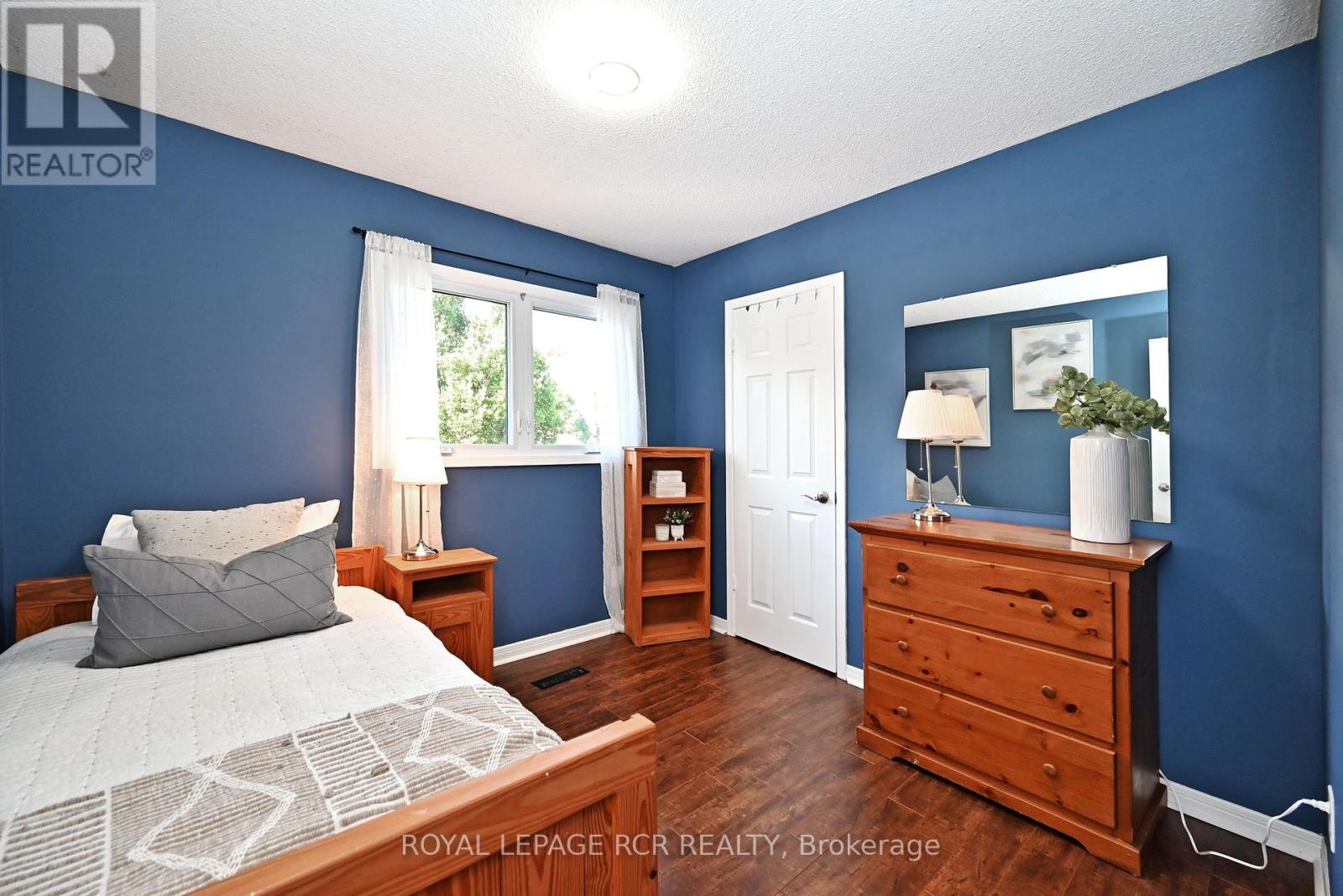 Photo 28 of 24 Murdock Avenue, Aurora ON