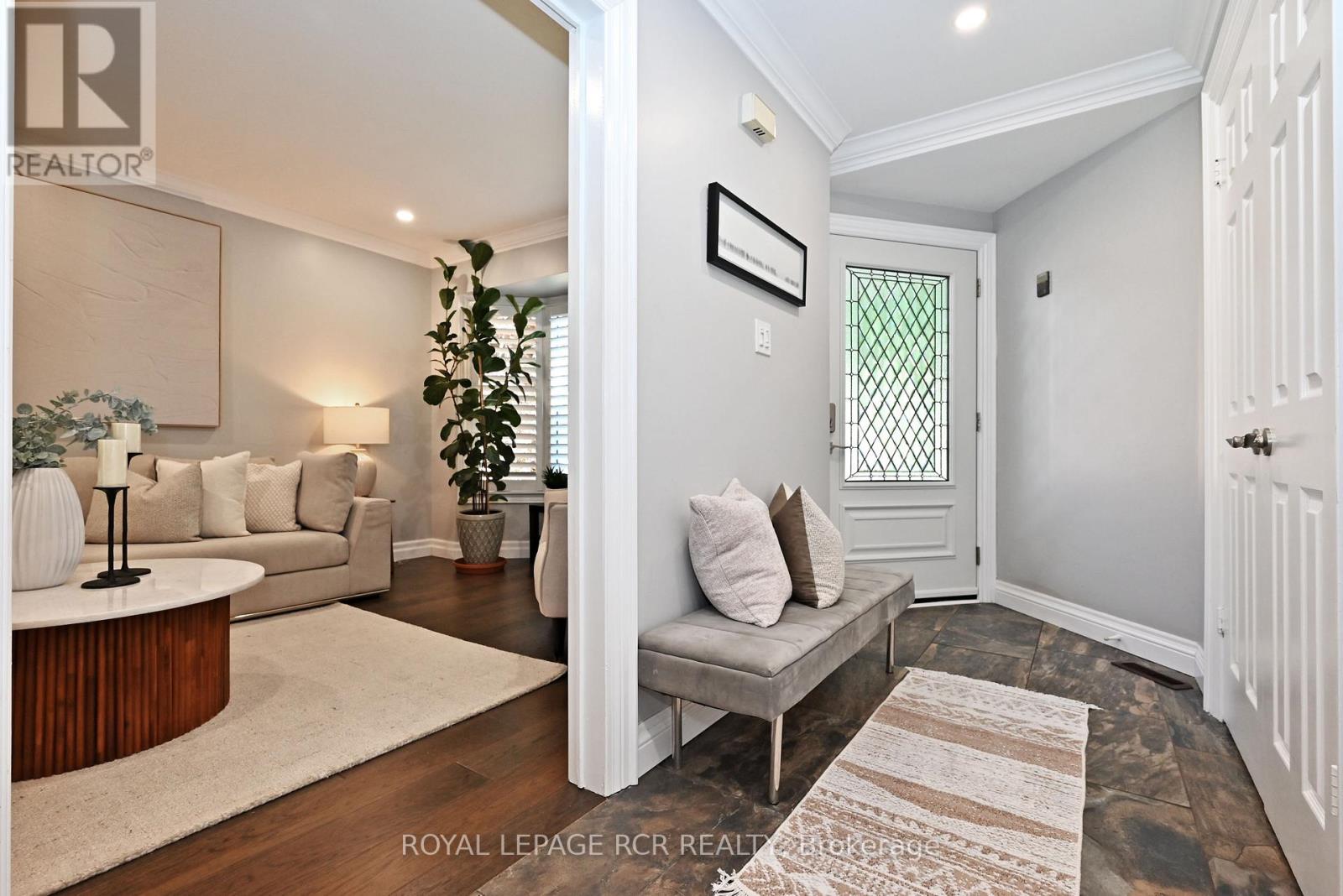 Photo 3 of 24 Murdock Avenue, Aurora ON