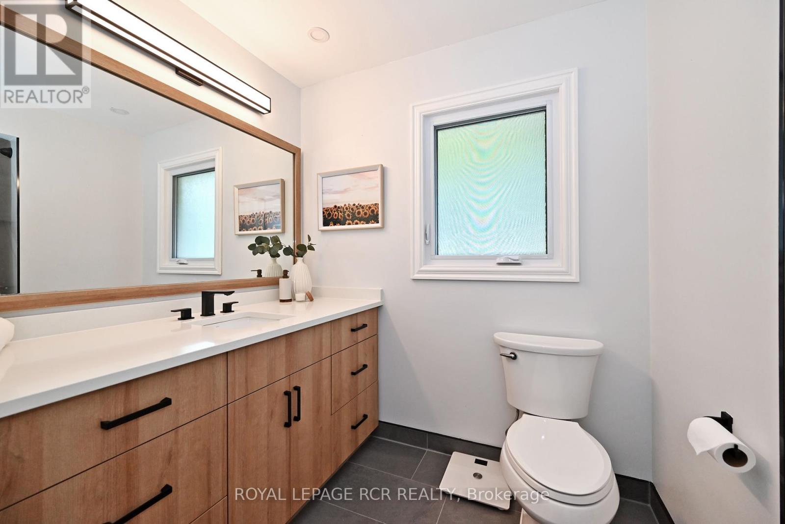 Photo 30 of 24 Murdock Avenue, Aurora ON