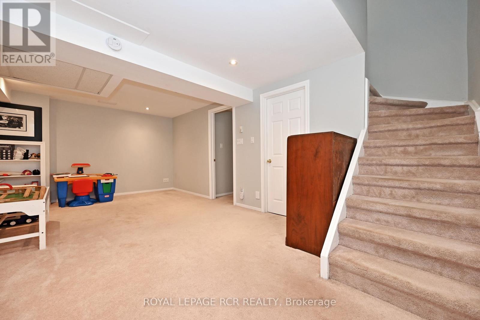 Photo 31 of 24 Murdock Avenue, Aurora ON