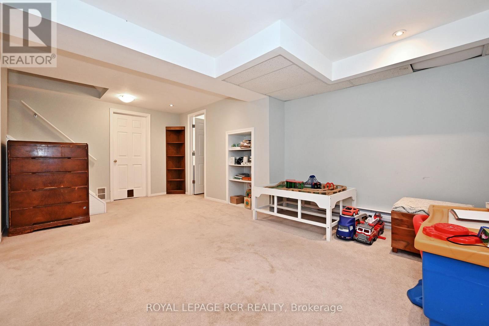 Photo 32 of 24 Murdock Avenue, Aurora ON