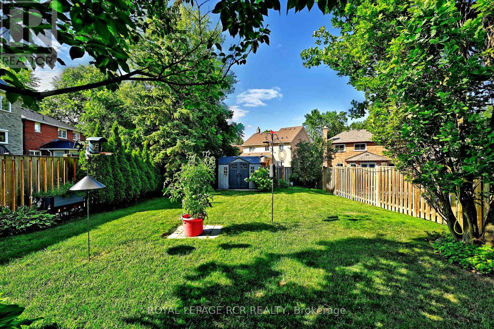 Photo 34 of 24 Murdock Avenue, Aurora ON
