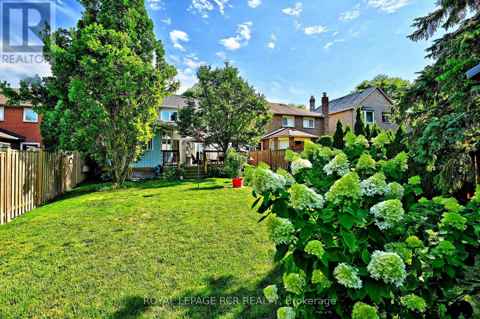 Photo 36 of 24 Murdock Avenue, Aurora ON