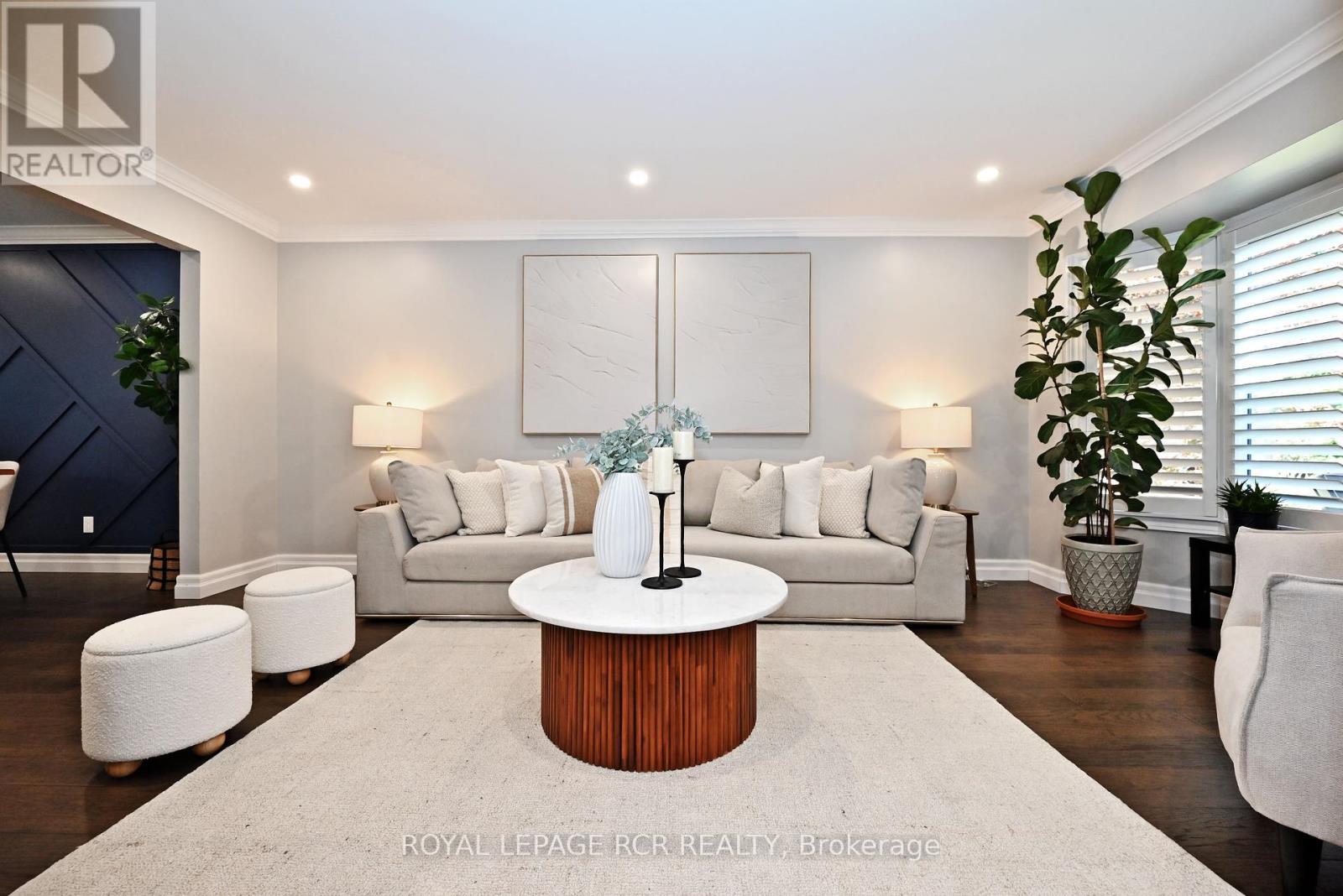 Photo 4 of 24 Murdock Avenue, Aurora ON