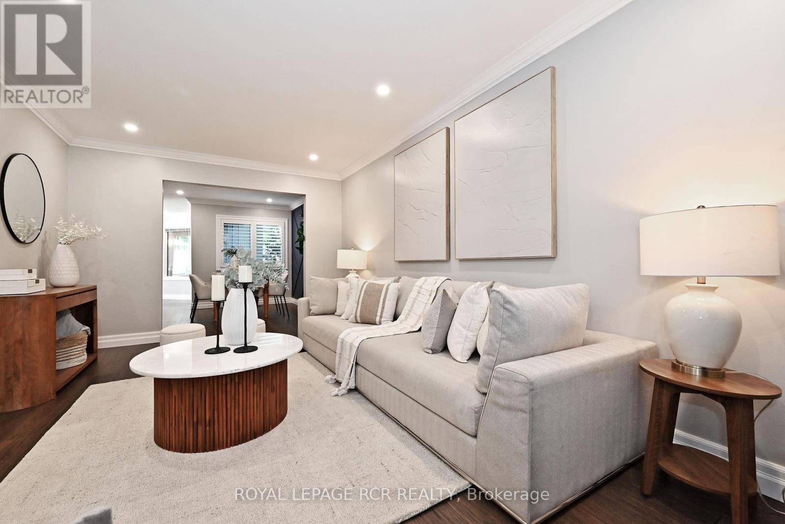 Photo 7 of 24 Murdock Avenue, Aurora ON