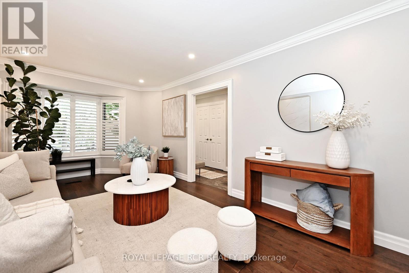 Photo 9 of 24 Murdock Avenue, Aurora ON