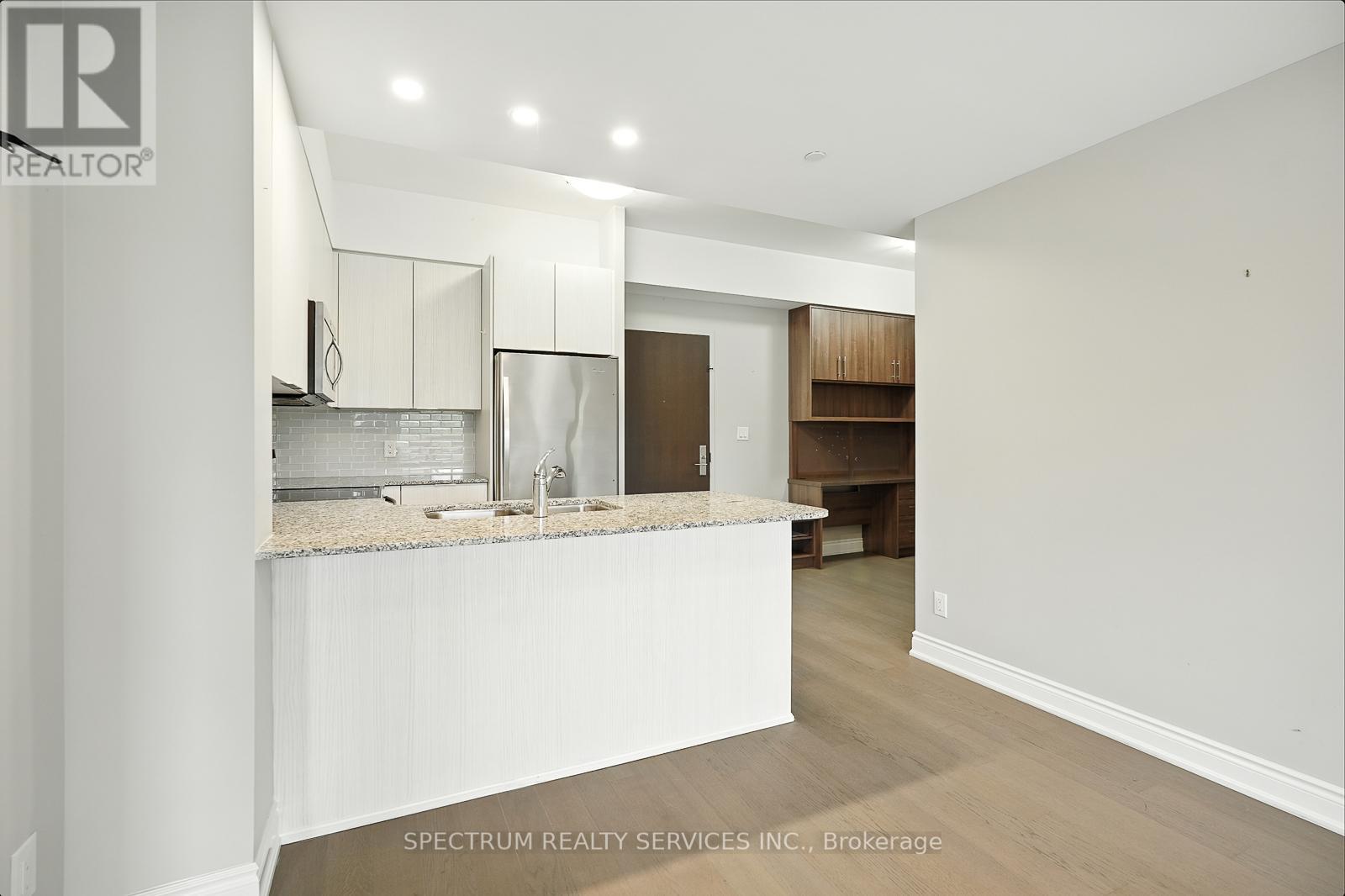 Photo 15 of 411 86 Woodbridge Avenue, Vaughan ON