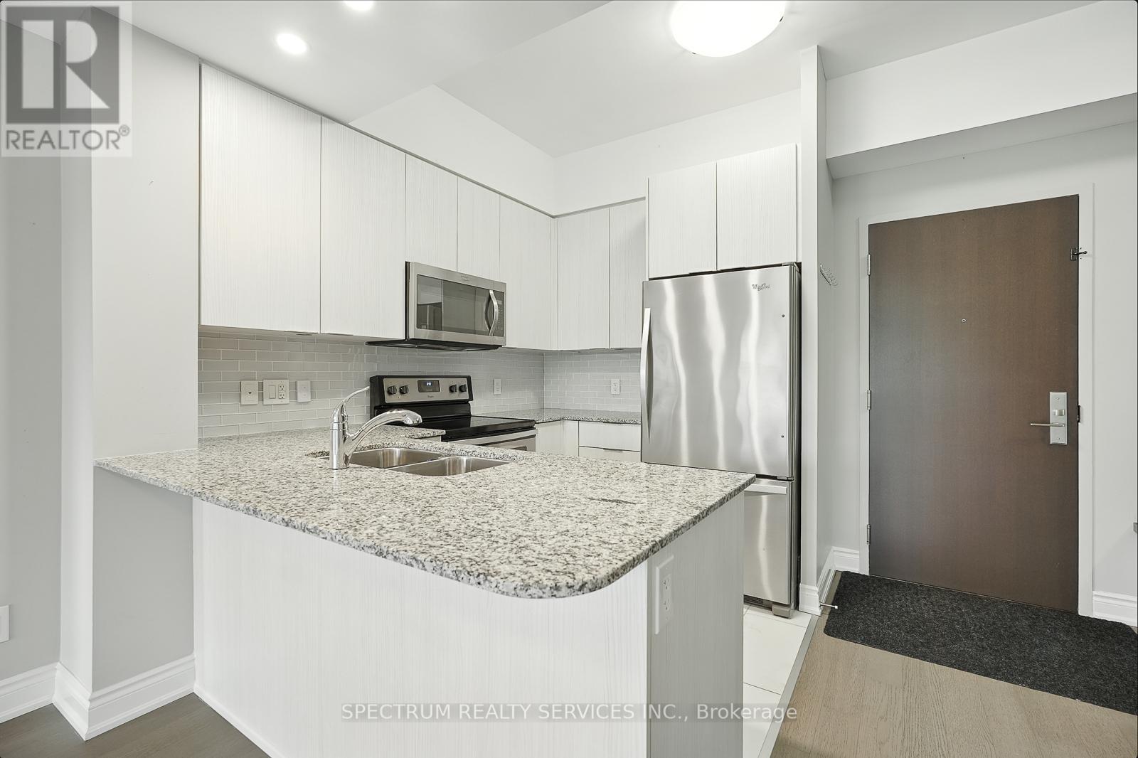 Photo 16 of 411 86 Woodbridge Avenue, Vaughan ON