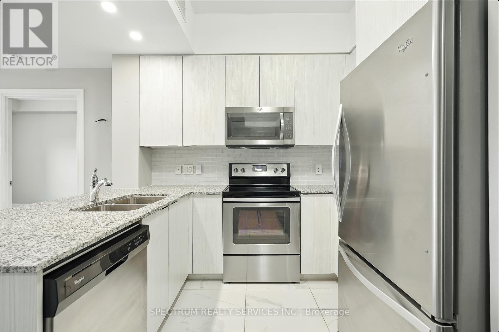 Photo 17 of 411 86 Woodbridge Avenue, Vaughan ON