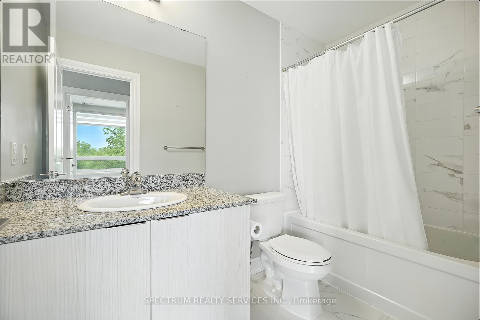Photo 20 of 411 86 Woodbridge Avenue, Vaughan ON