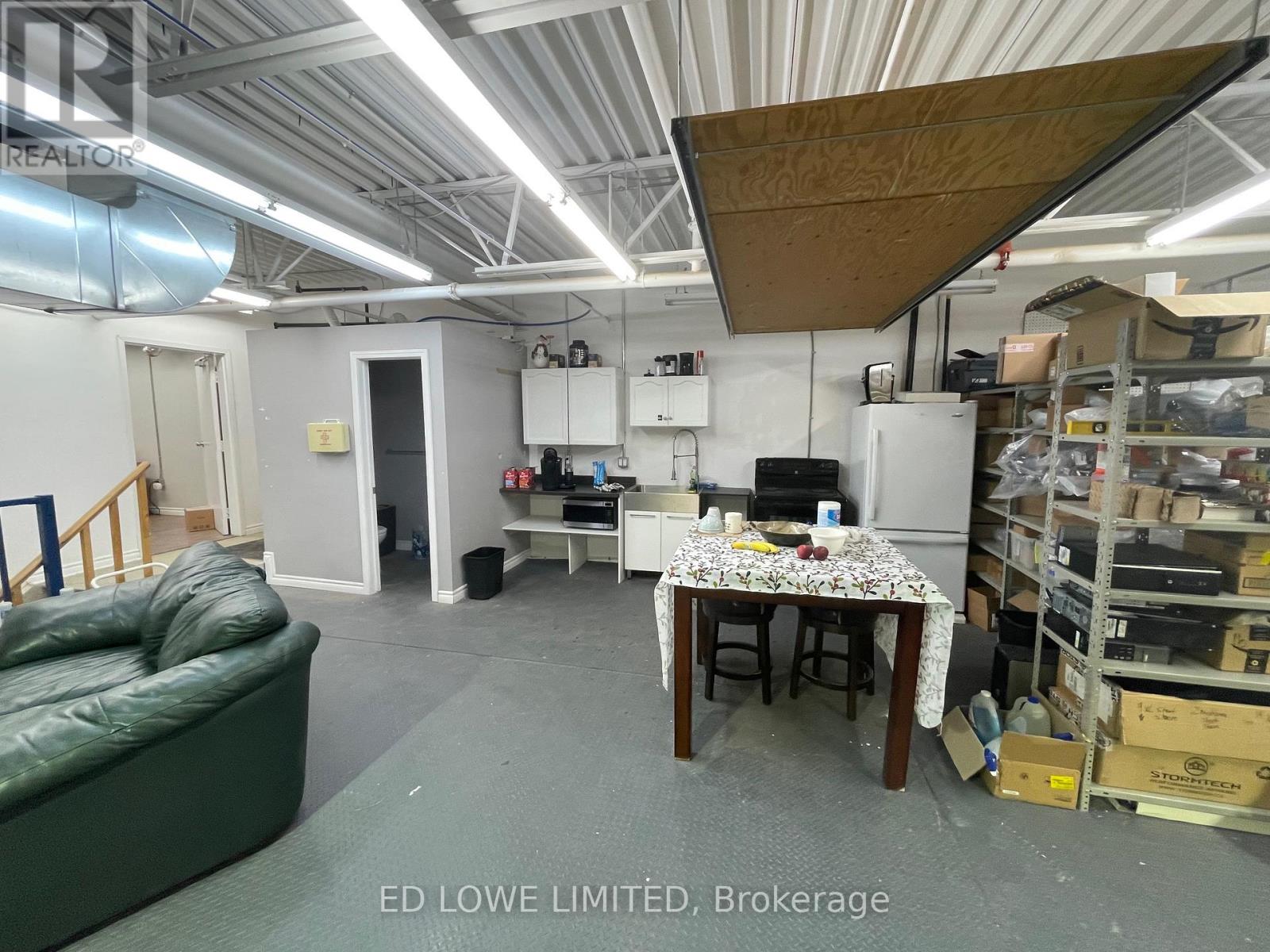 Photo 11 of 18 19 647 Welham Road, Barrie ON