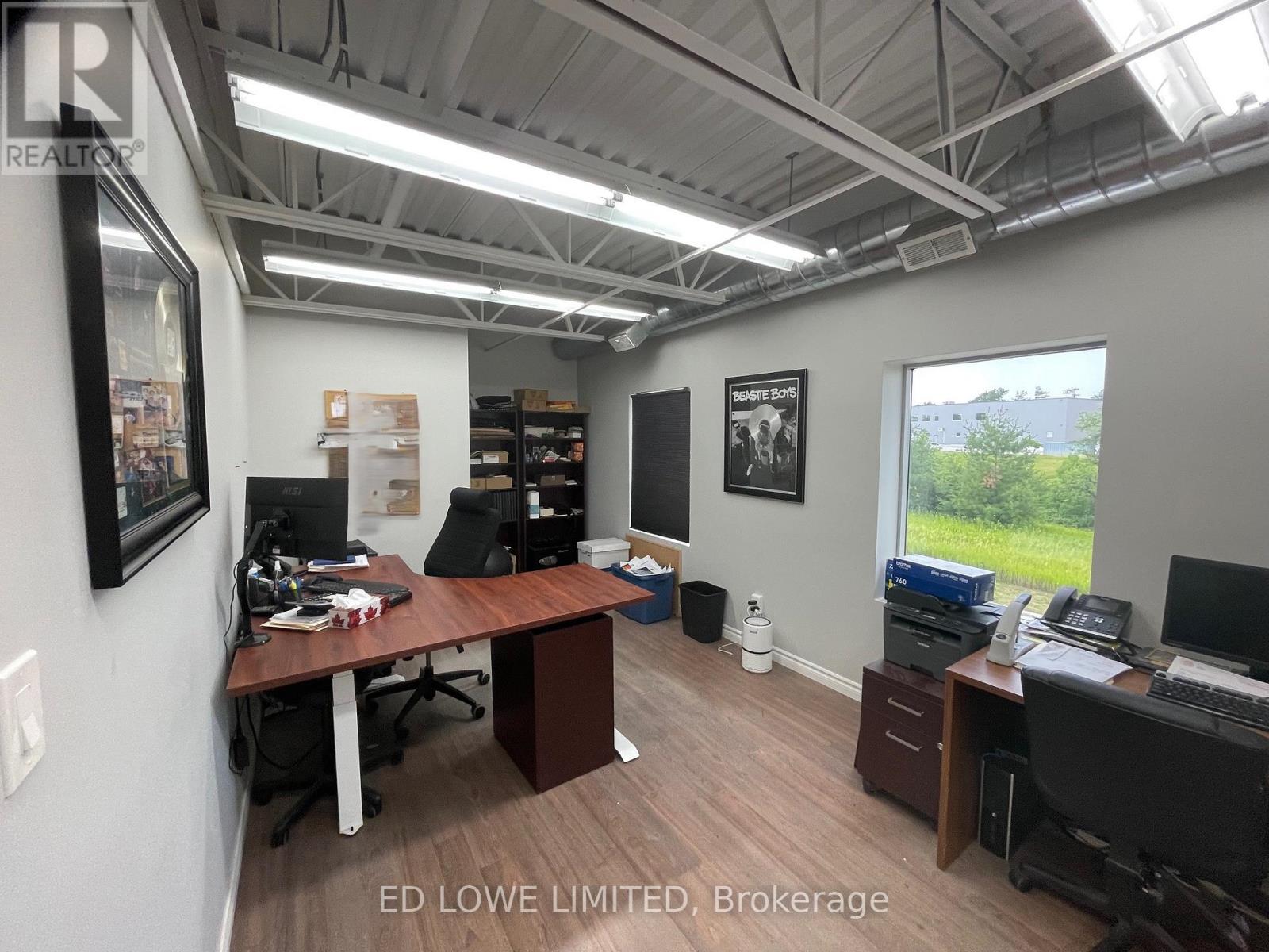 Photo 16 of 18 19 647 Welham Road, Barrie ON