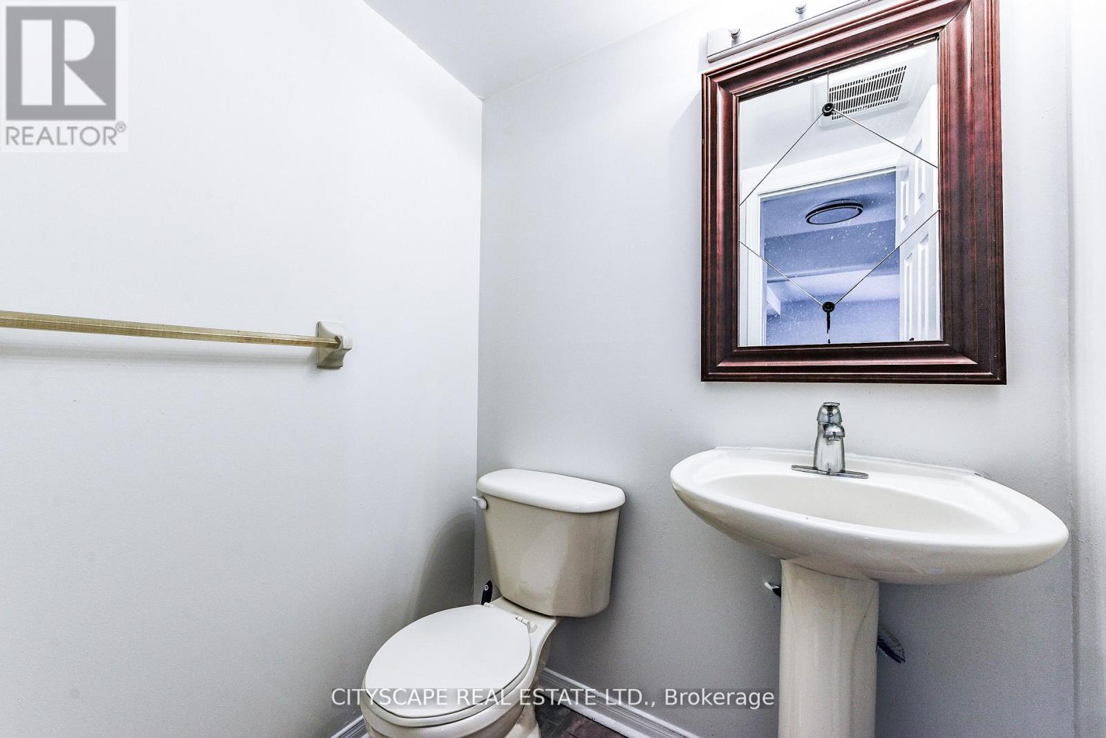 Photo 11 of 3386 Gumwood Road, Mississauga ON