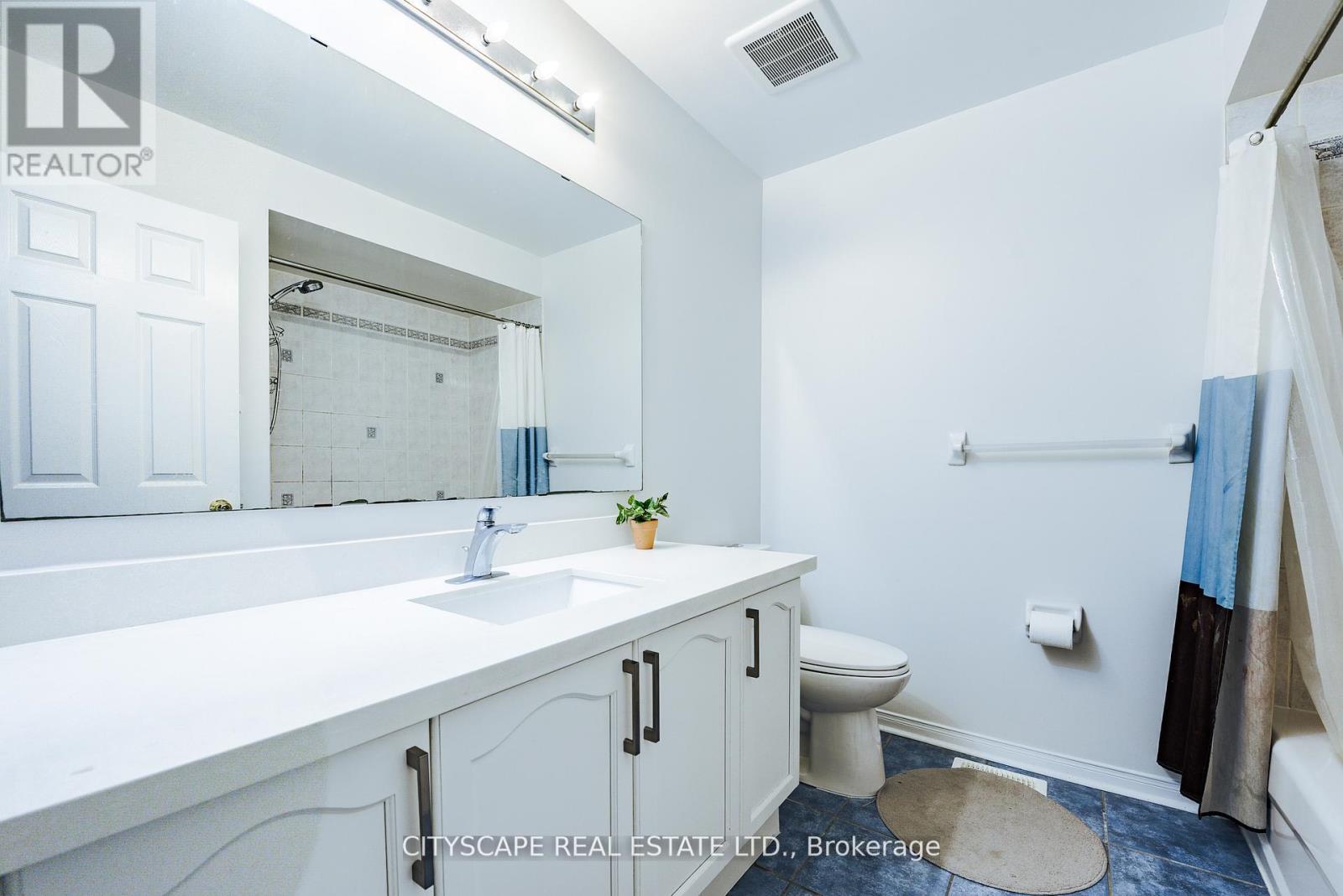 Photo 18 of 3386 Gumwood Road, Mississauga ON