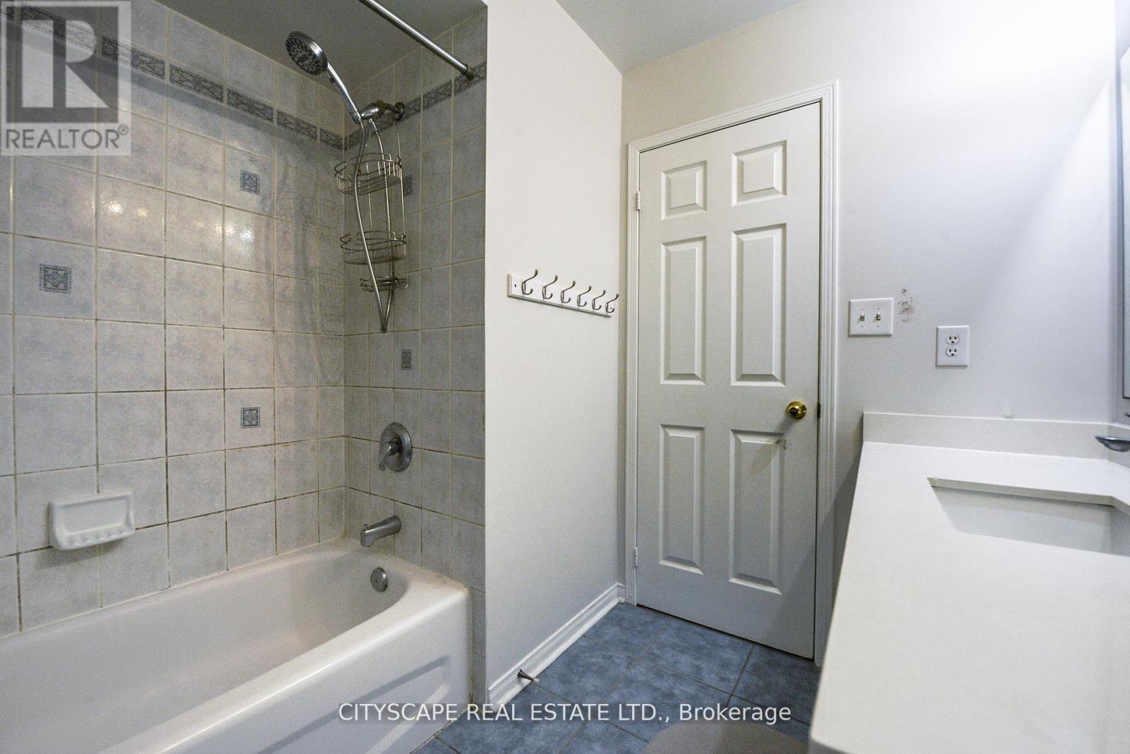 Photo 24 of 3386 Gumwood Road, Mississauga ON