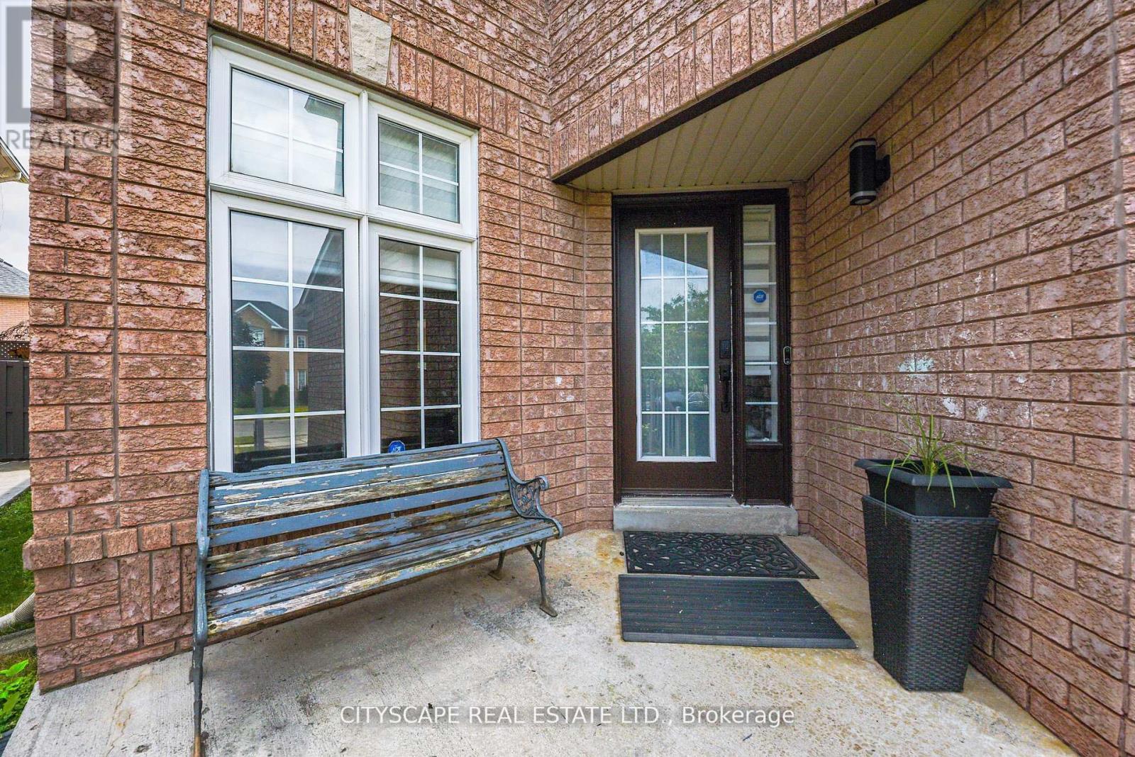 Photo 4 of 3386 Gumwood Road, Mississauga ON