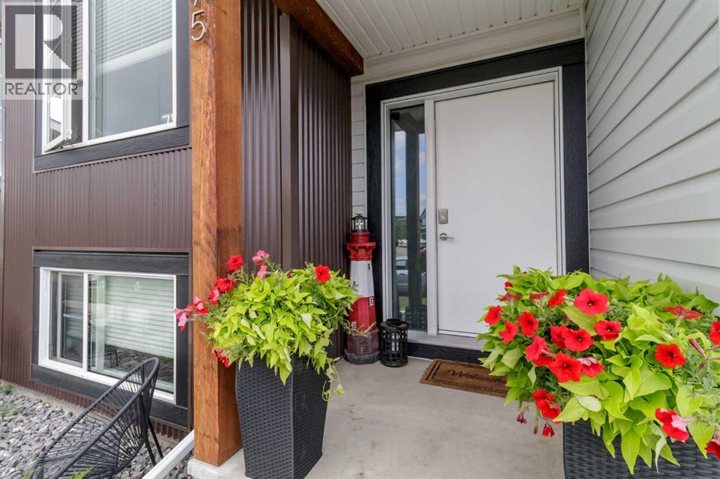 Single Family House Bi-level for Sale in  Ellington Crescent Evergreen Red Deer 