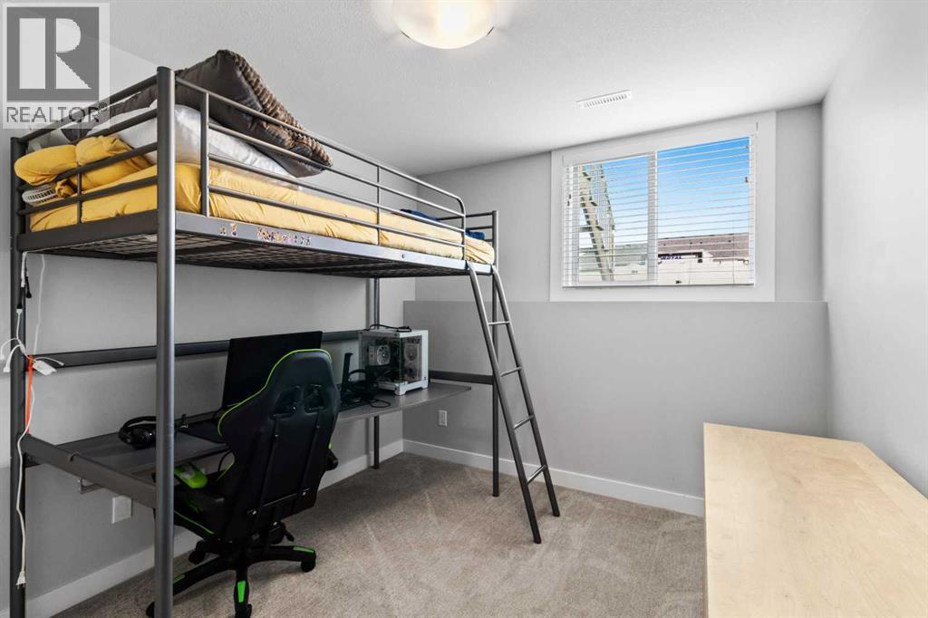 Single Family House Bi-level for Sale in  Ellington Crescent Evergreen Red Deer 