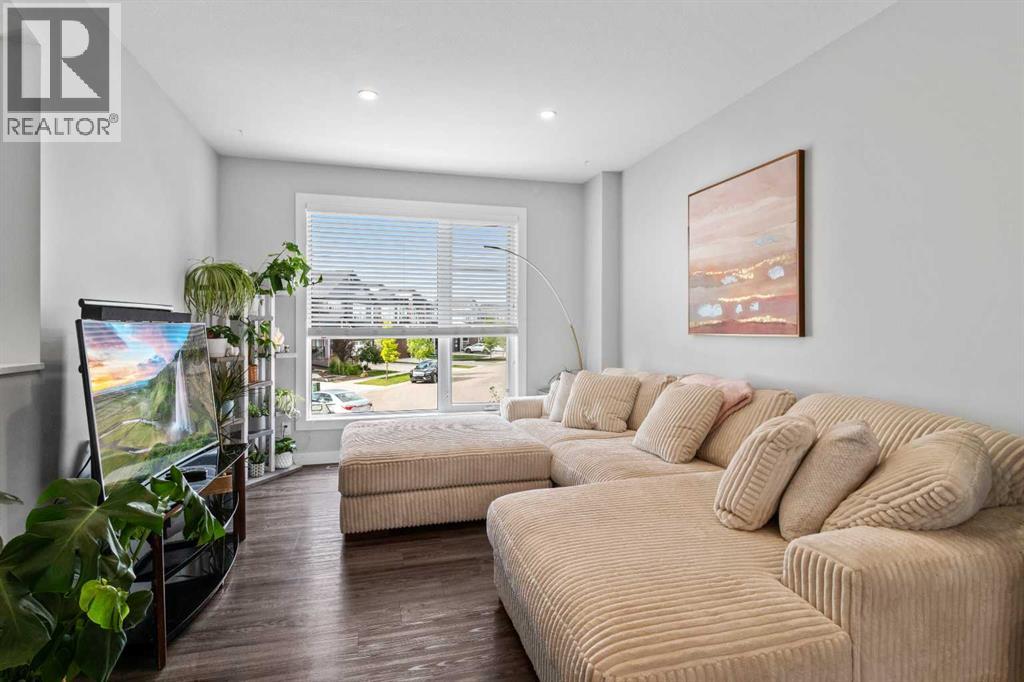 Single Family House Bi-level for Sale in  Ellington Crescent Evergreen Red Deer 