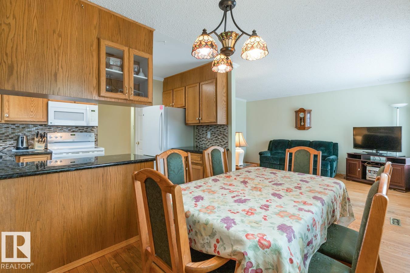 Photo 10 of 5116 14 Av Nw, Edmonton AB