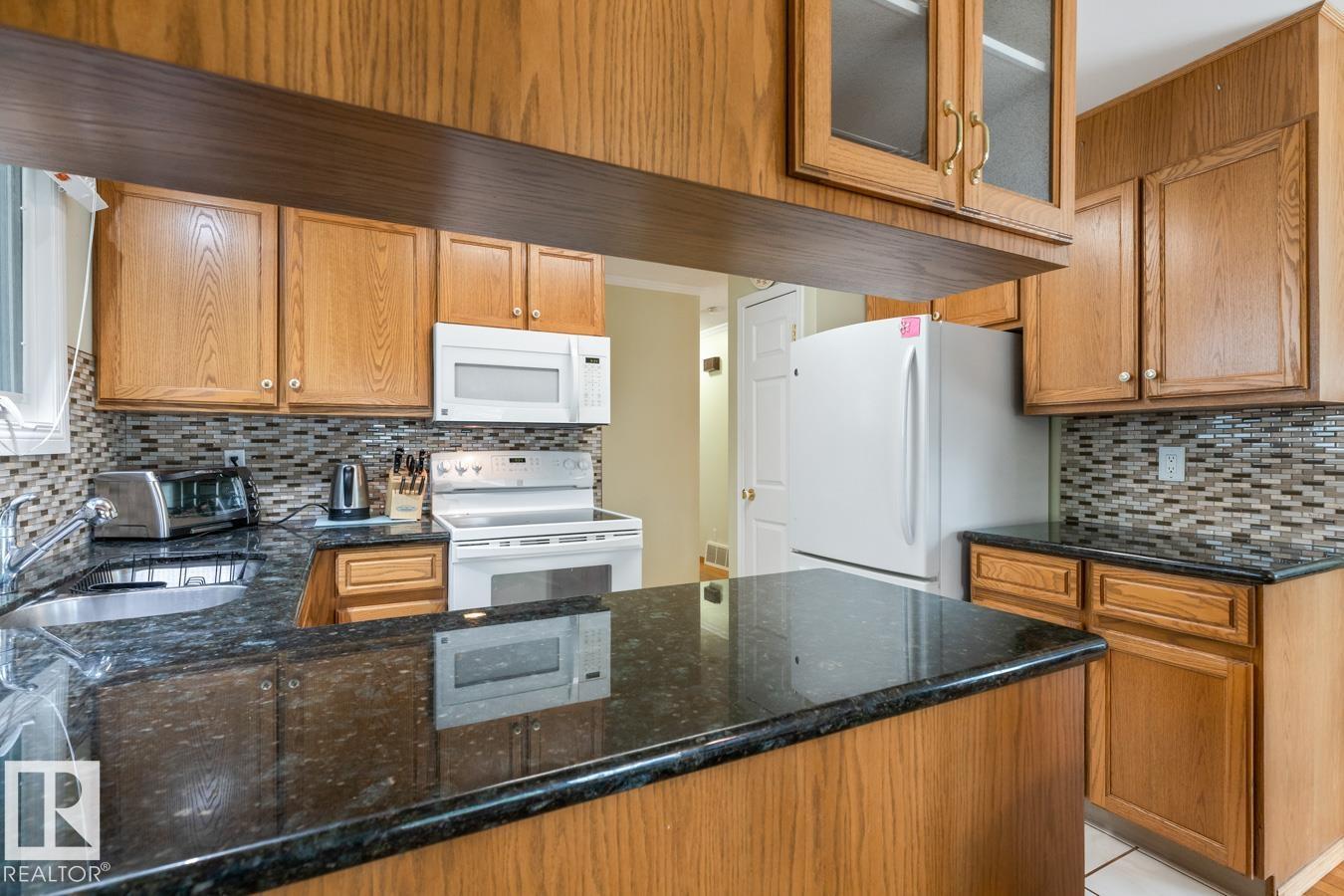 Photo 11 of 5116 14 Av Nw, Edmonton AB