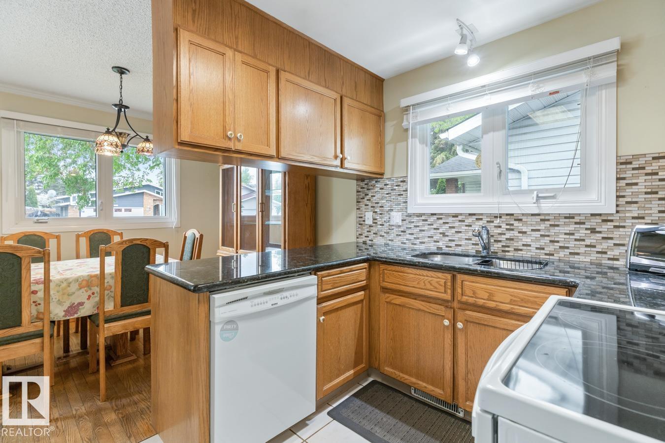 Photo 13 of 5116 14 Av Nw, Edmonton AB