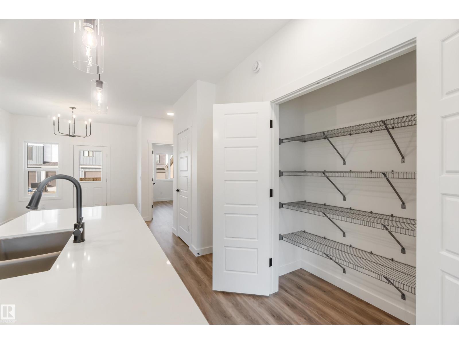Photo 12 of 2040 191 St Nw, Edmonton AB